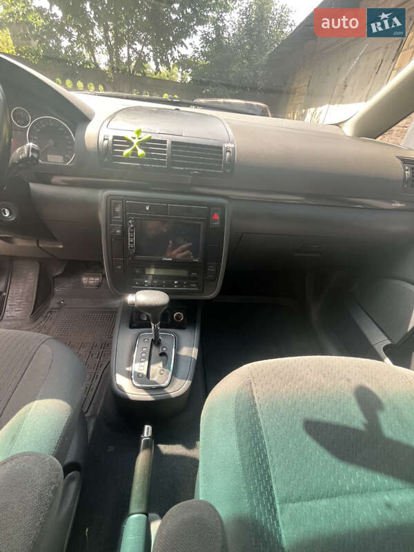 Минивэн Volkswagen Sharan 2006 в Киеве