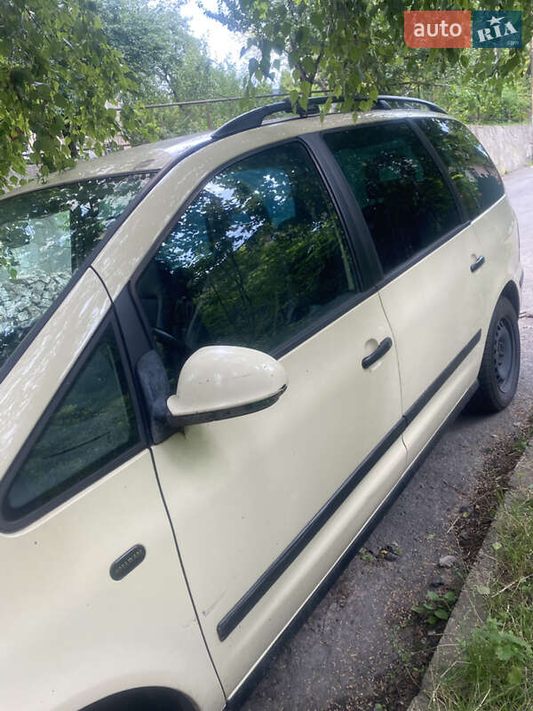 Минивэн Volkswagen Sharan 2009 в Ровно