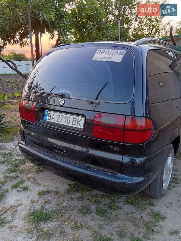Минивэн Volkswagen Sharan 2000 в Петрове