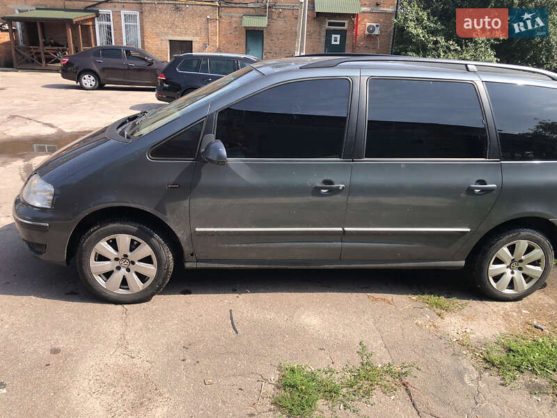 Минивэн Volkswagen Sharan 2007 в Романове