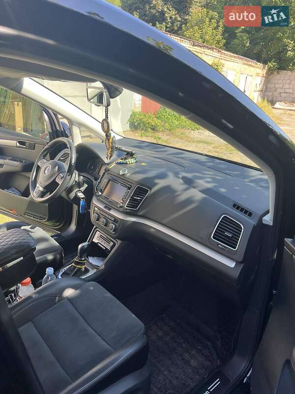 Минивэн Volkswagen Sharan 2015 в Киеве