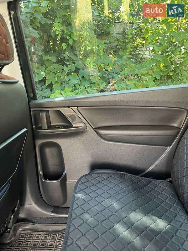 Минивэн Volkswagen Sharan 2015 в Киеве