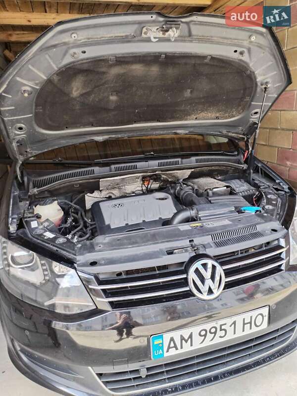 Минивэн Volkswagen Sharan 2013 в Звягеле