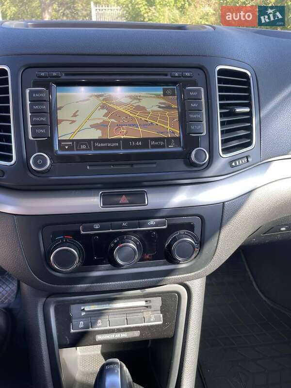 Минивэн Volkswagen Sharan 2011 в Харькове
