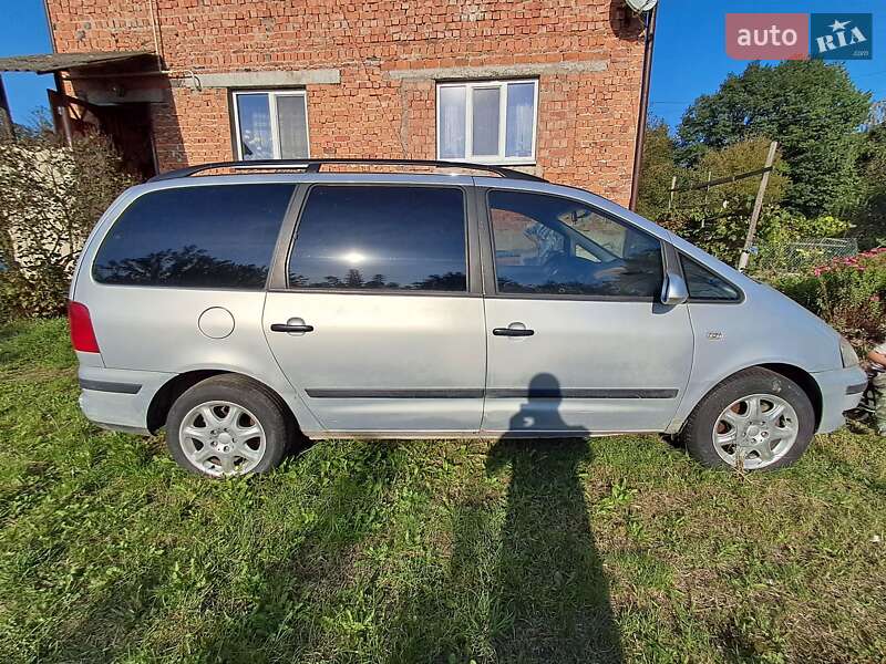Минивэн Volkswagen Sharan 2003 в Черновцах