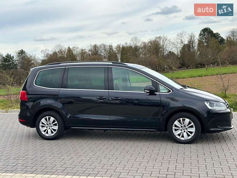 Минивэн Volkswagen Sharan 2011 в Остроге
