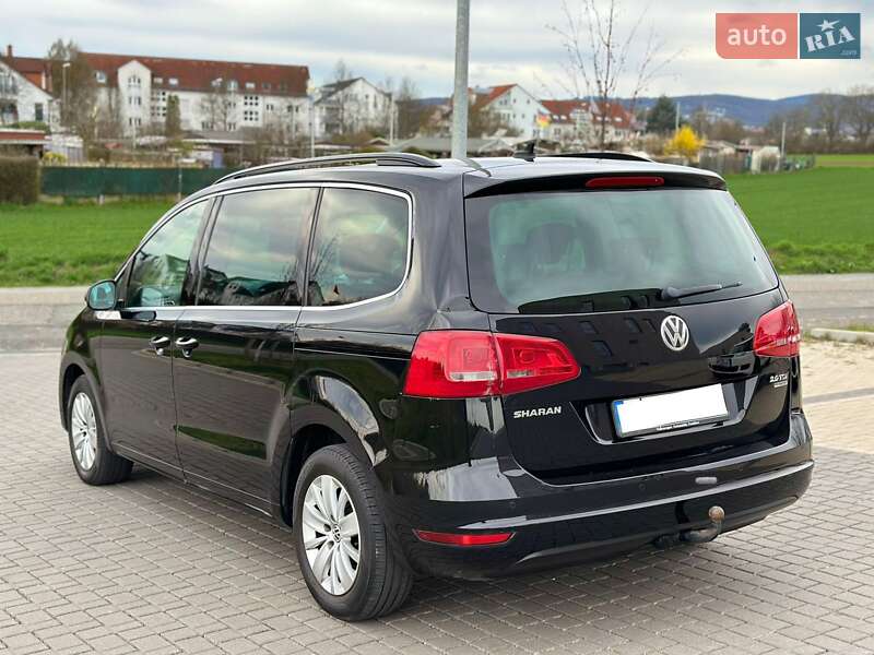 Минивэн Volkswagen Sharan 2011 в Остроге
