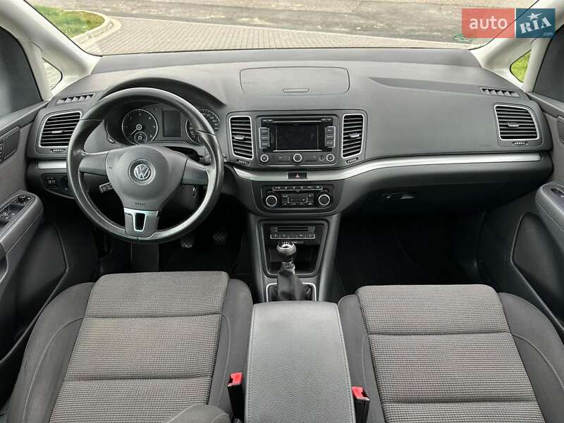 Минивэн Volkswagen Sharan 2011 в Остроге