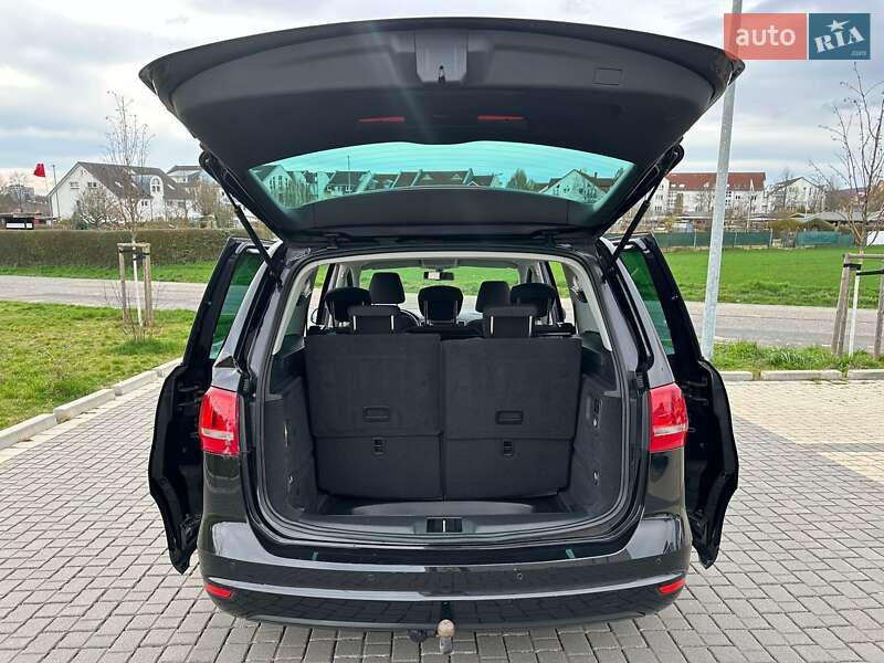 Минивэн Volkswagen Sharan 2011 в Остроге