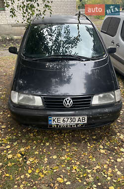 Минивэн Volkswagen Sharan 2000 в Краснограде