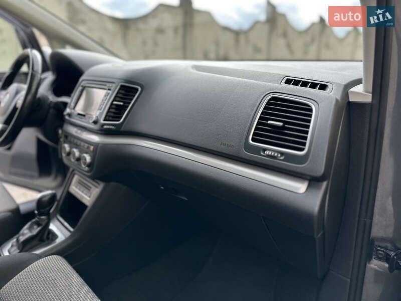 Минивэн Volkswagen Sharan 2015 в Дрогобыче