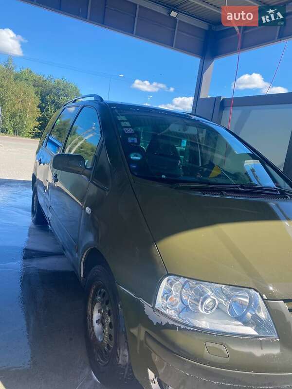 Минивэн Volkswagen Sharan 2001 в Житомире