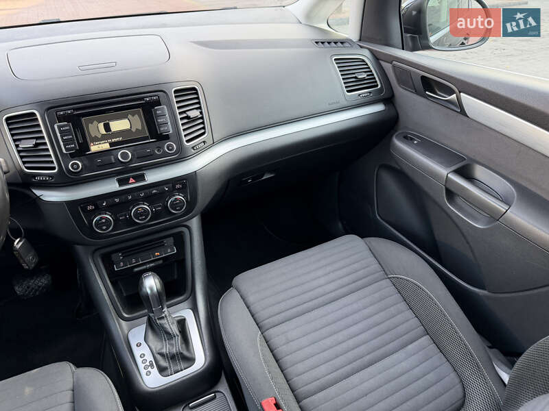 Минивэн Volkswagen Sharan 2014 в Ровно