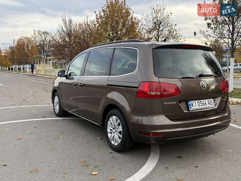 Минивэн Volkswagen Sharan 2011 в Буче
