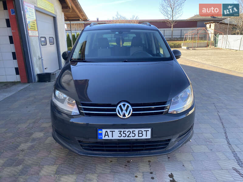 Минивэн Volkswagen Sharan 2012 в Долине