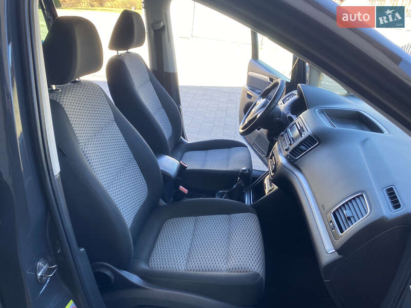 Минивэн Volkswagen Sharan 2012 в Долине