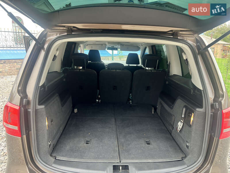 Минивэн Volkswagen Sharan 2012 в Ромнах