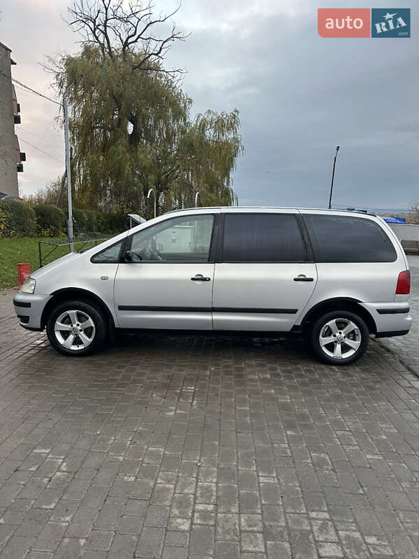 Минивэн Volkswagen Sharan 2001 в Вижнице