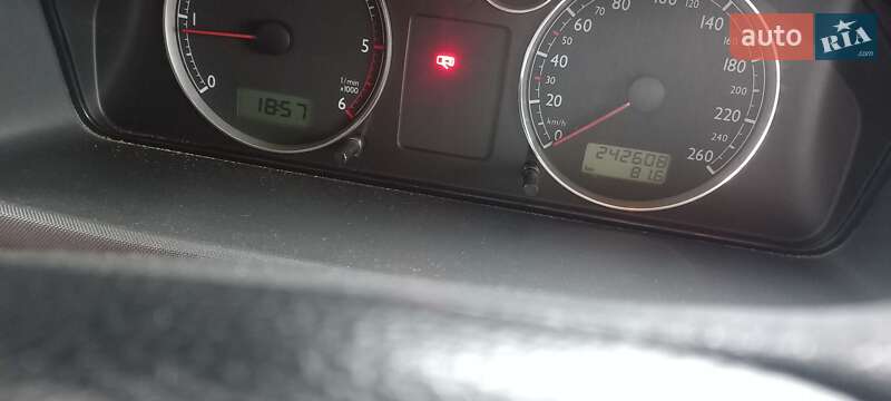 Минивэн Volkswagen Sharan 2001 в Хмельницком