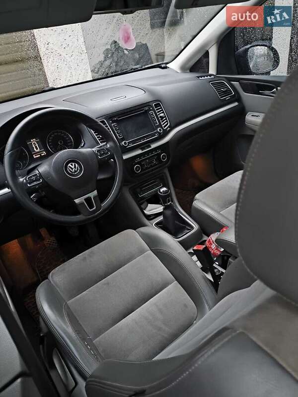 Минивэн Volkswagen Sharan 2012 в Виноградове