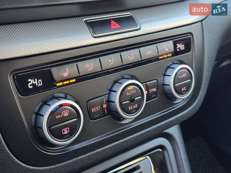 Минивэн Volkswagen Sharan 2015 в Сарнах