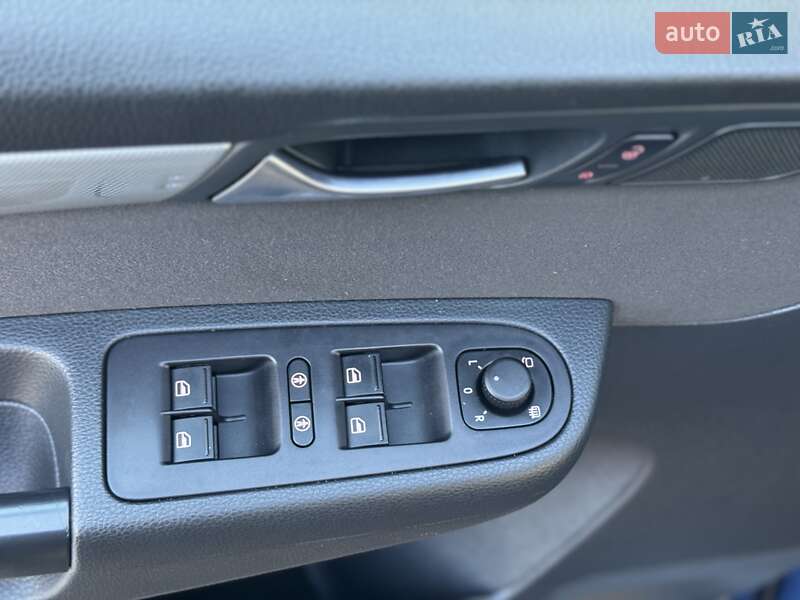 Минивэн Volkswagen Sharan 2015 в Сарнах