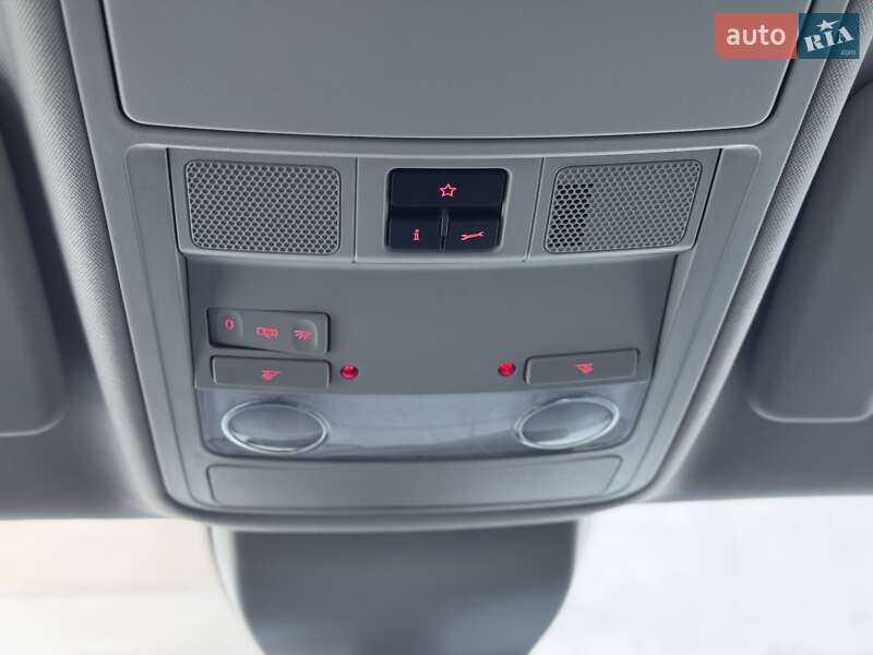 Минивэн Volkswagen Sharan 2015 в Сарнах