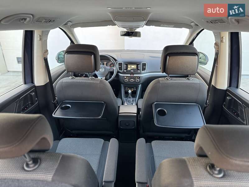 Минивэн Volkswagen Sharan 2015 в Сарнах