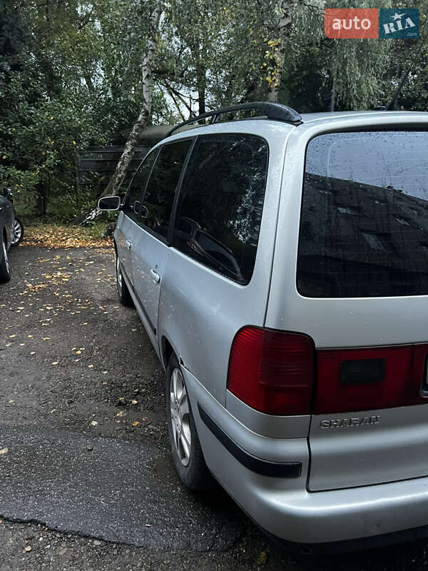 Мінівен Volkswagen Sharan 2001 в Чернівцях