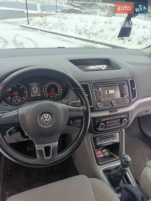 Минивэн Volkswagen Sharan 2010 в Горохове