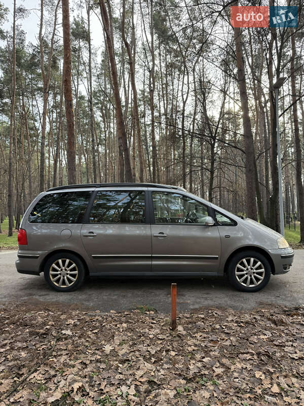 Минивэн Volkswagen Sharan 2005 в Киеве