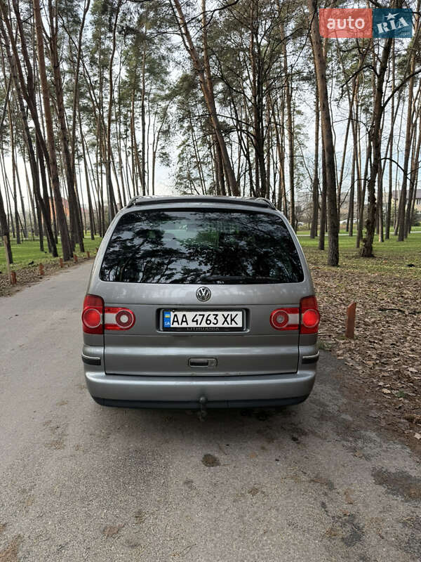 Минивэн Volkswagen Sharan 2005 в Киеве