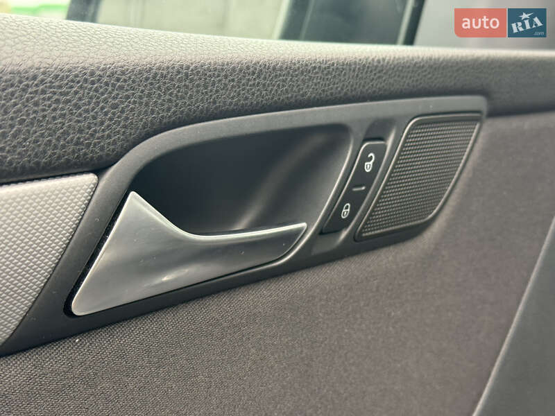 Минивэн Volkswagen Sharan 2012 в Ровно