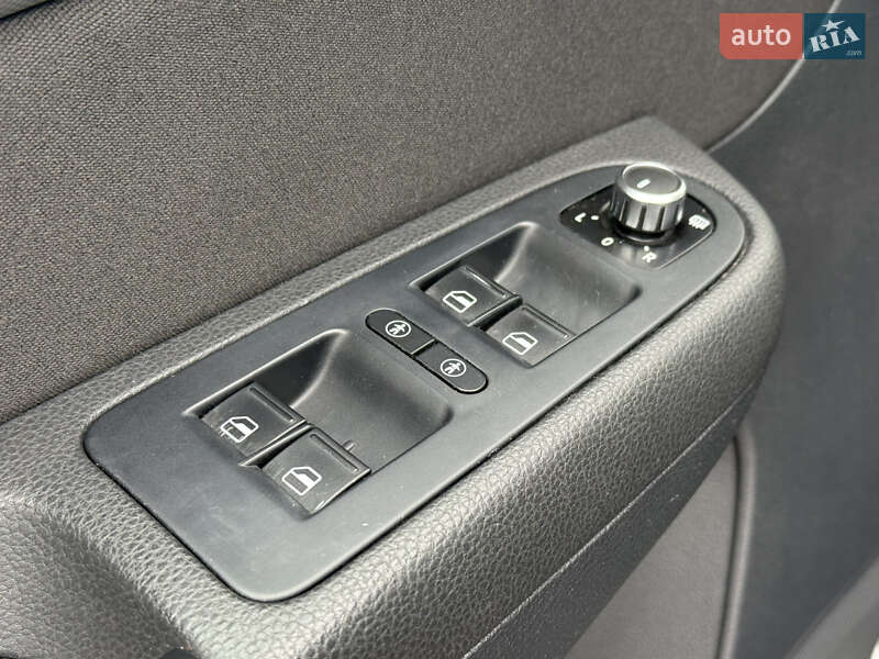 Минивэн Volkswagen Sharan 2012 в Ровно