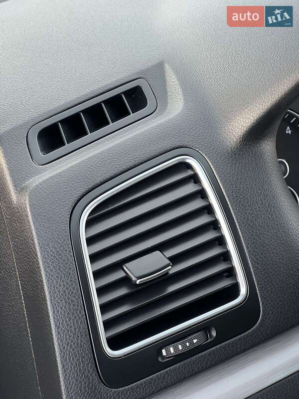 Мінівен Volkswagen Sharan 2016 в Житомирі