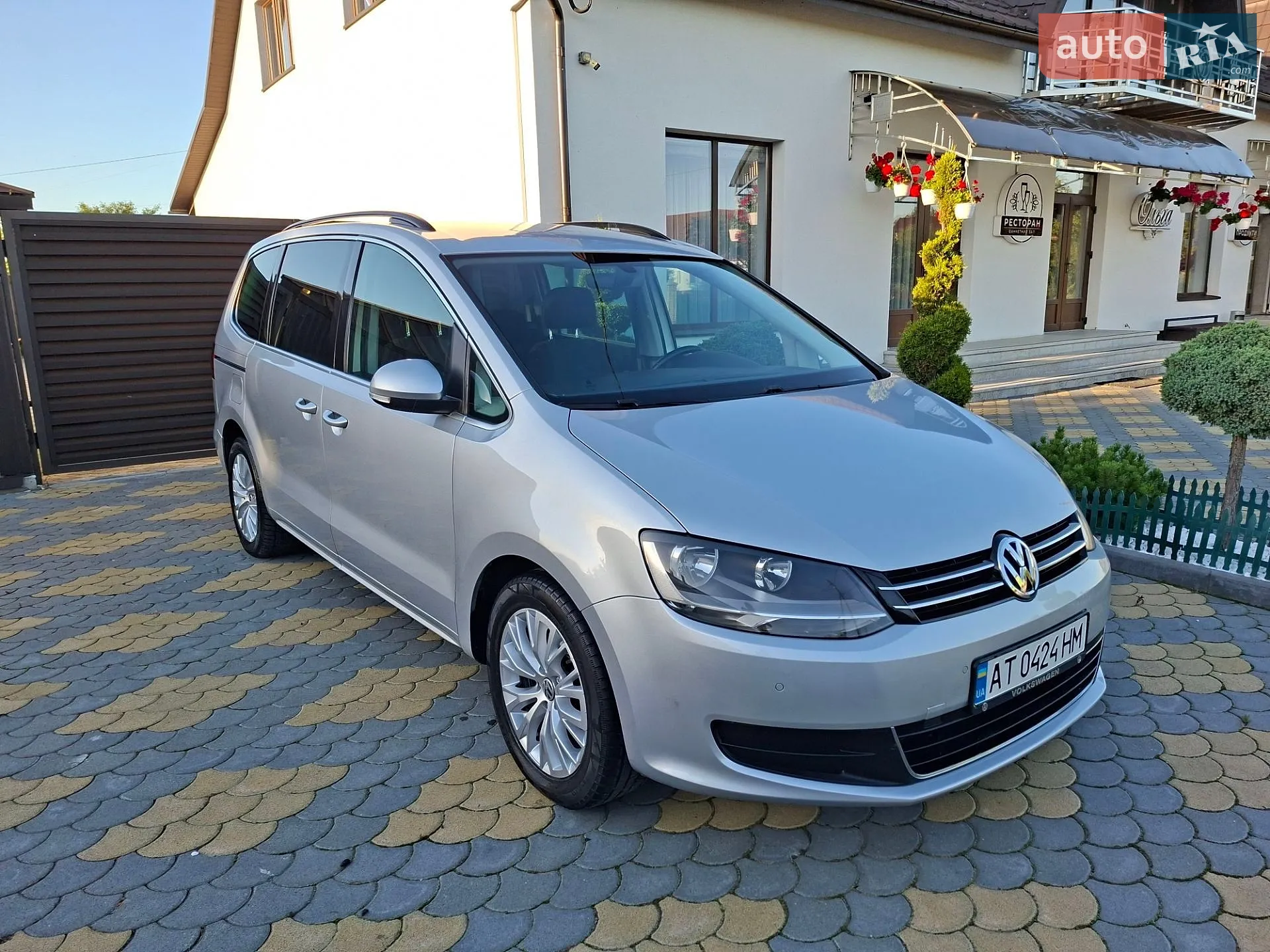 Volkswagen Sharan 2016 VIN WVWZZZ7NZGV217804 фото оголошення 2 з 33
