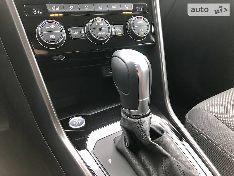 Внедорожник / Кроссовер Volkswagen T-Roc 2019 в Киеве