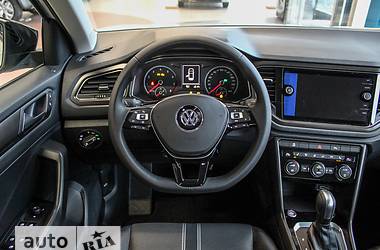 Позашляховик / Кросовер Volkswagen T-Roc 2019 в 
