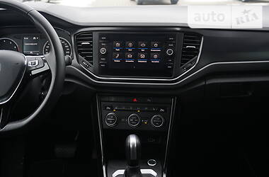 Внедорожник / Кроссовер Volkswagen T-Roc 2019 в 