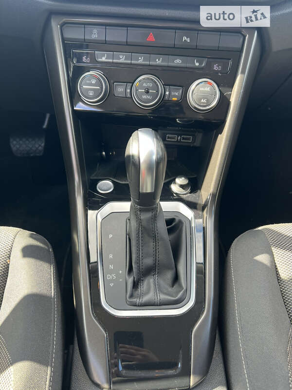 Позашляховик / Кросовер Volkswagen T-Roc 2019 в Львові