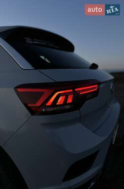 Внедорожник / Кроссовер Volkswagen T-Roc 2019 в 