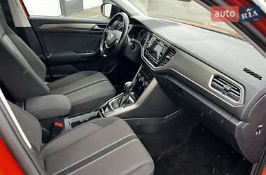 Внедорожник / Кроссовер Volkswagen T-Roc 2020 в 