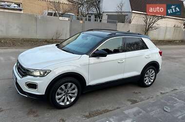 Позашляховик / Кросовер Volkswagen T-Roc 2021 в Києві