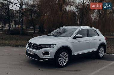 Внедорожник / Кроссовер Volkswagen T-Roc 2019 в 