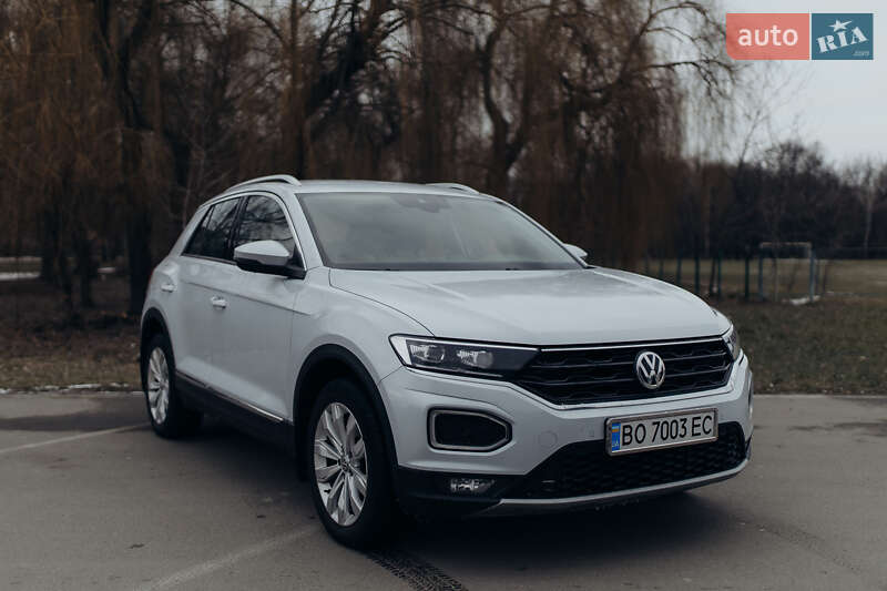 Внедорожник / Кроссовер Volkswagen T-Roc 2019 в 