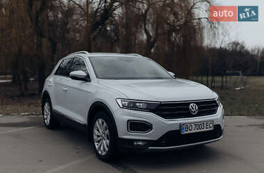 Внедорожник / Кроссовер Volkswagen T-Roc 2019 в 