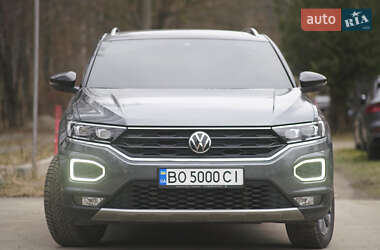 Внедорожник / Кроссовер Volkswagen T-Roc 2021 в 