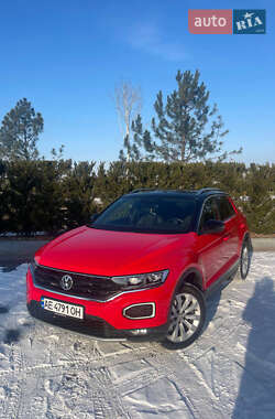 Внедорожник / Кроссовер Volkswagen T-Roc 2020 в 