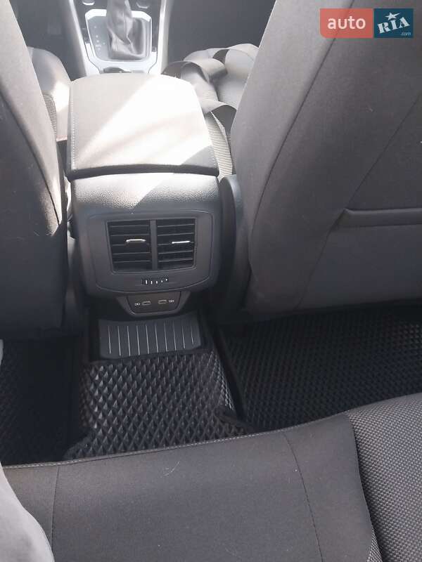 Позашляховик / Кросовер Volkswagen T-Roc 2020 в Києві фото 22 Позашляховик / Кросовер Volkswagen T-Roc 2020 в Києві