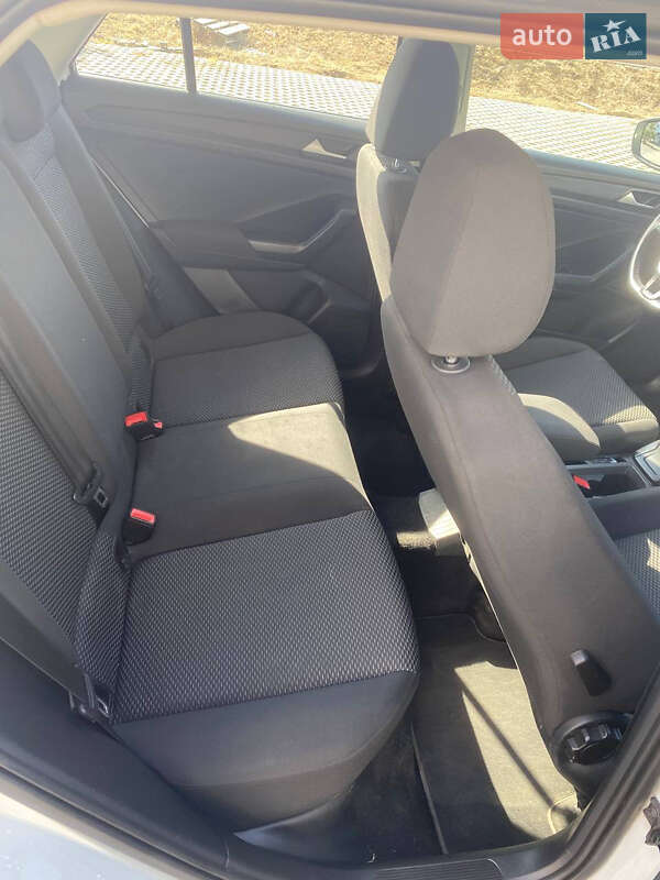 Внедорожник / Кроссовер Volkswagen T-Roc 2021 в Хмельницком